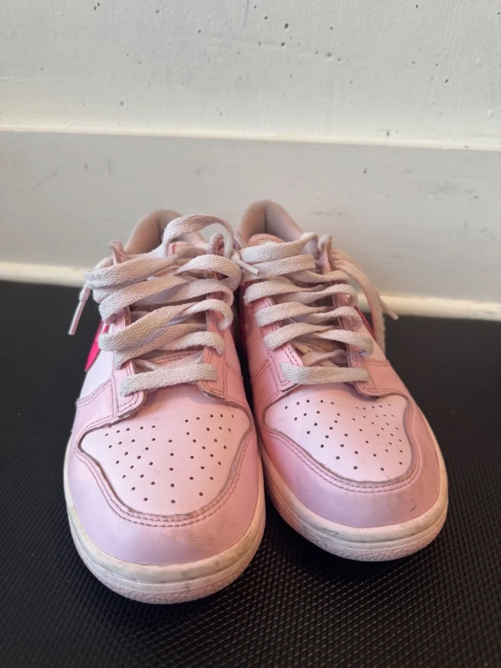 Nike dunk low triple pink